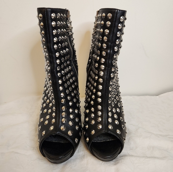 Studded high heels - Picture 4 of 12